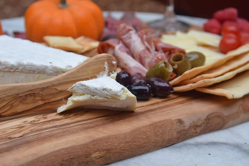 Olive Wood Cutting Board Y670575