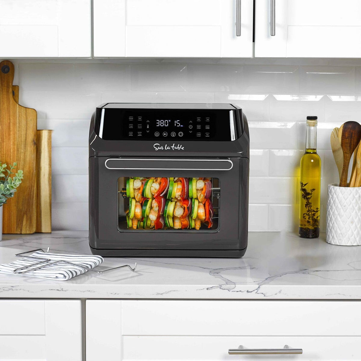 16 Qt Air Fryer Oven with 12 in 1 Functions, 7 accessories, Black Q16883