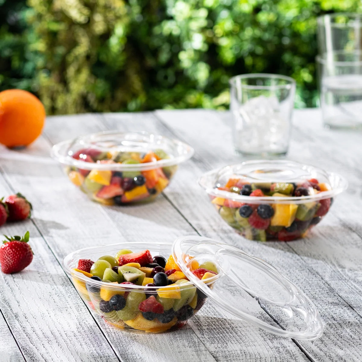 24 Oz Disposable Plastic Salad Bowls with Lids, 50-Pack O2214