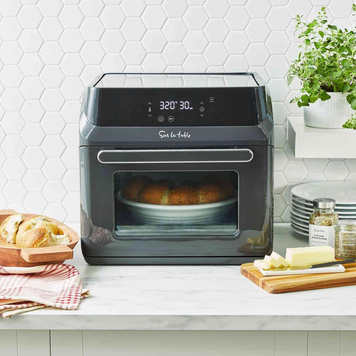 16 Qt Air Fryer Oven with 12 in 1 Functions, 7 accessories, Black Q16883