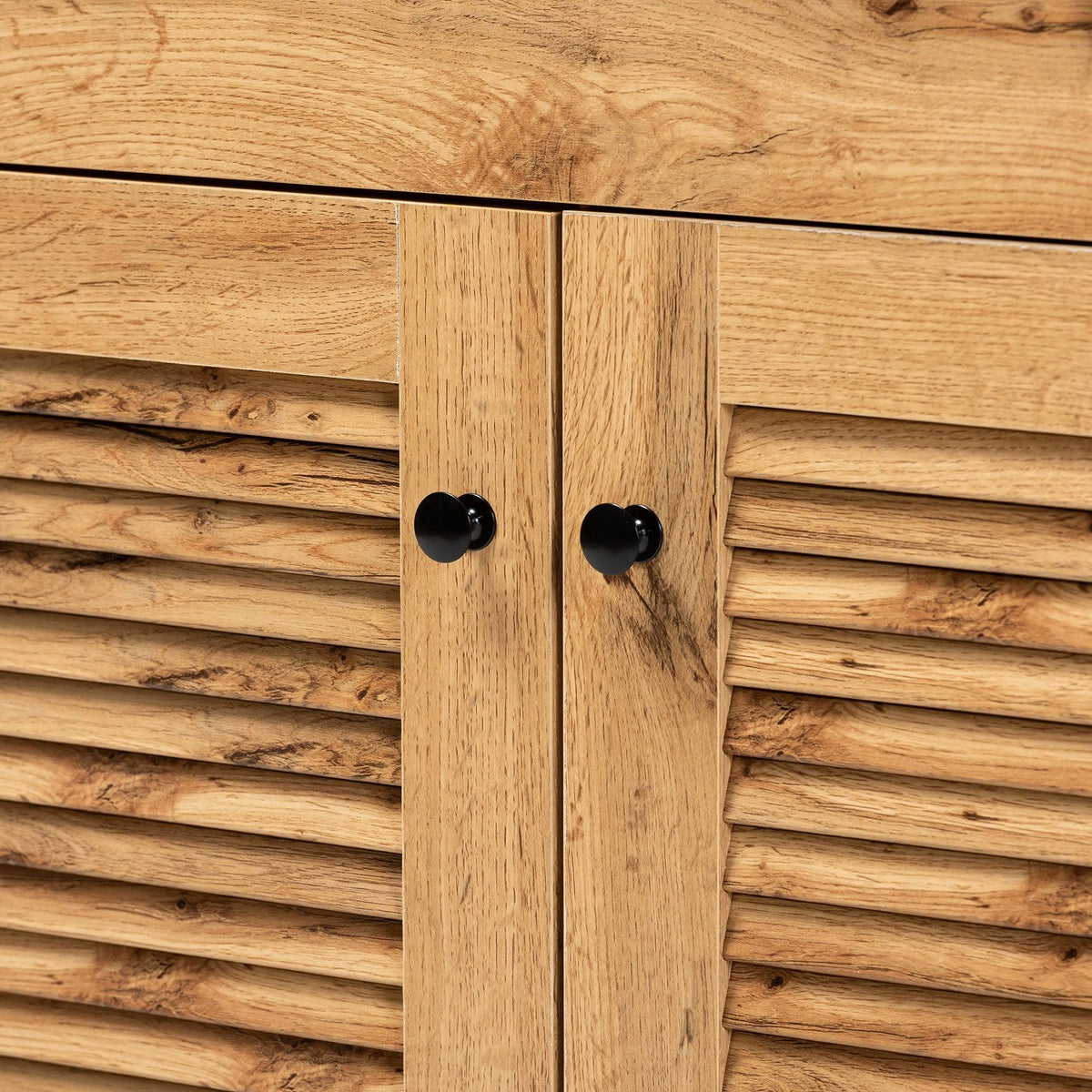 Modern Oak Brown Finished Wood Buffet and Hutch Cabinet Z5652