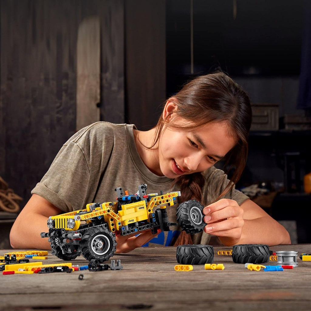 LEGO Technic Jeep Wrangler 4x4 Toy Car 42122 Model Building Kit G90561