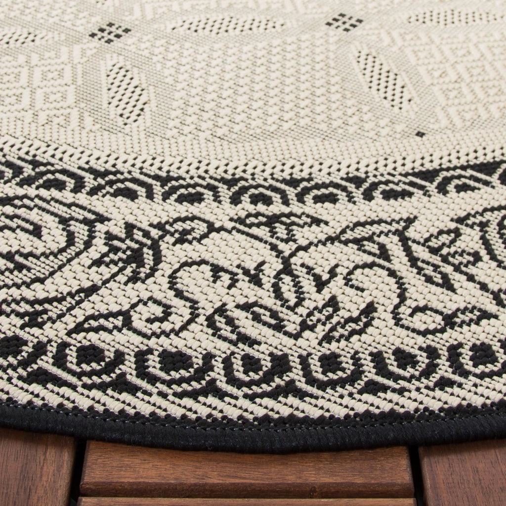 5'3" x 5'3" Round Geometric Indoor/Outdoor Area Rug A52145